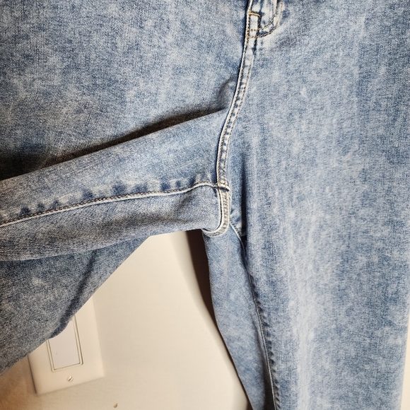 Lane Bryant Crop Jeans.  Women's plus size 34/36. 6X. Stretch denim - Picture 12 of 16